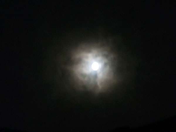 月が見えた